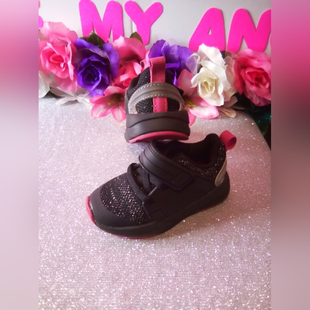 #208👉🏼Toddlers Pink🩷/Black🖤/Silver Shoes 👟